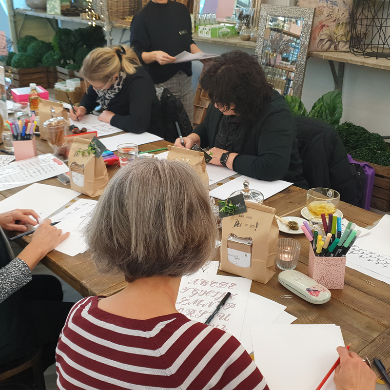 Lettering & Illustration auf Kermaik und Textil